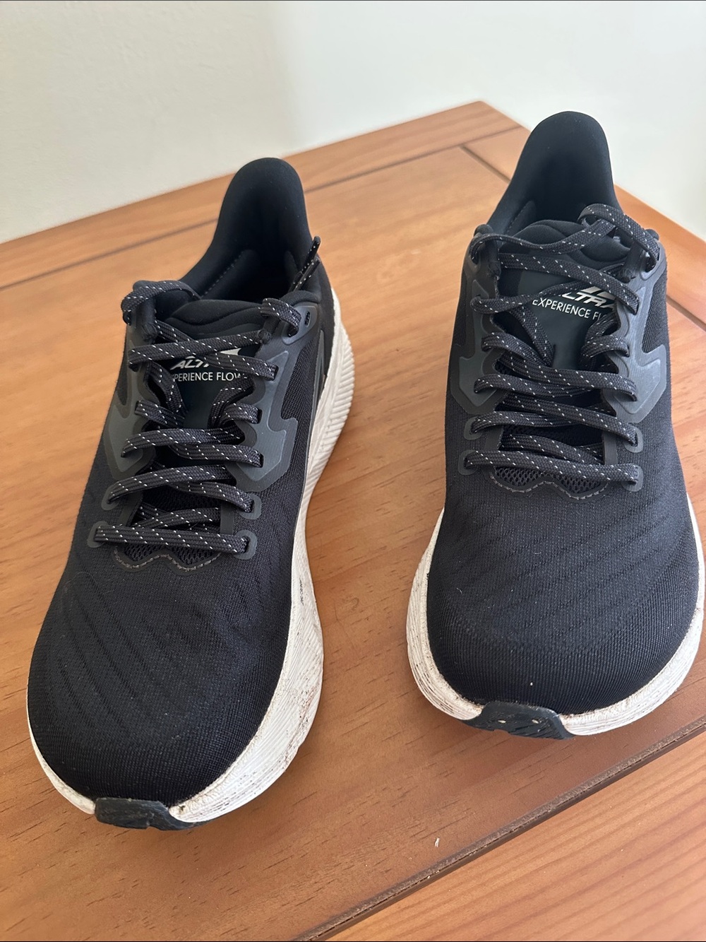 Like NEW! Altra Women's Black Running Shoes Experience Flow.